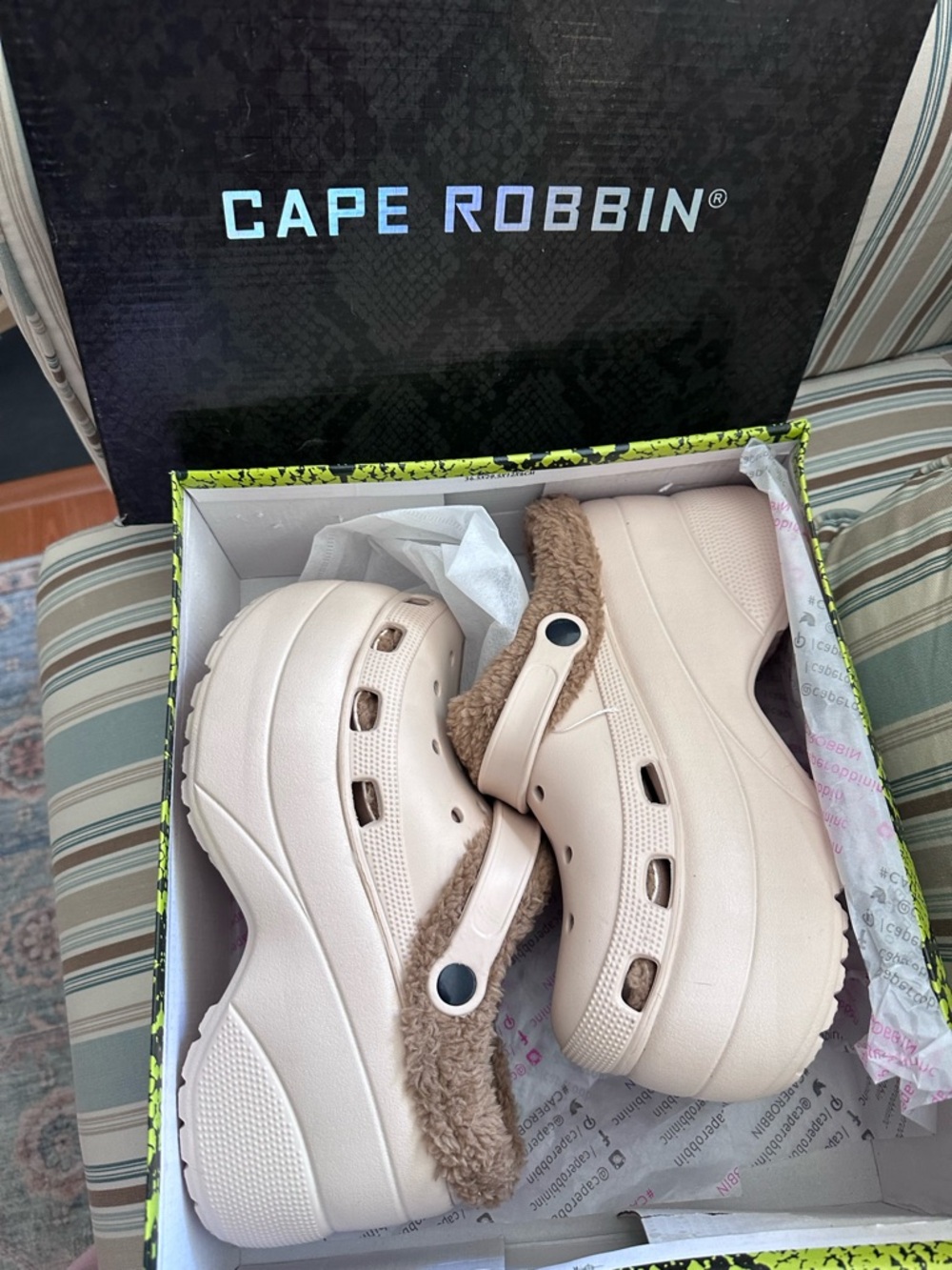 Cape Robbin Cream Platform Faux-Shearling Clog Mules - Picture 6 of 7